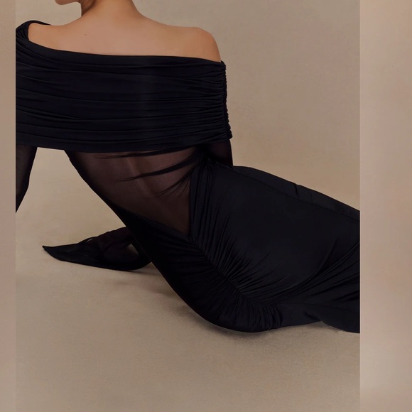 Meshki Black Long Sleeve Mesh-Inset Evening Dress - Picture 4 of 9